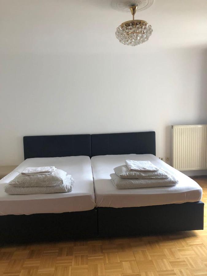 A Private Room In A Shared Apartment Vienna Exterior photo