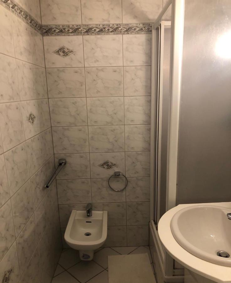 A Private Room In A Shared Apartment Vienna Exterior photo